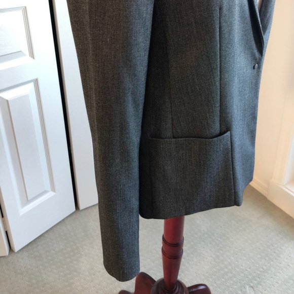 Elie Tahari Blazer with adjustable back zipper - Picture 8 of 9